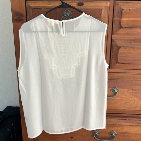 Hem & Thread Women’s Ivory Sleeveless Blouse With Lace Size Large NWT - Picture 2 of 9